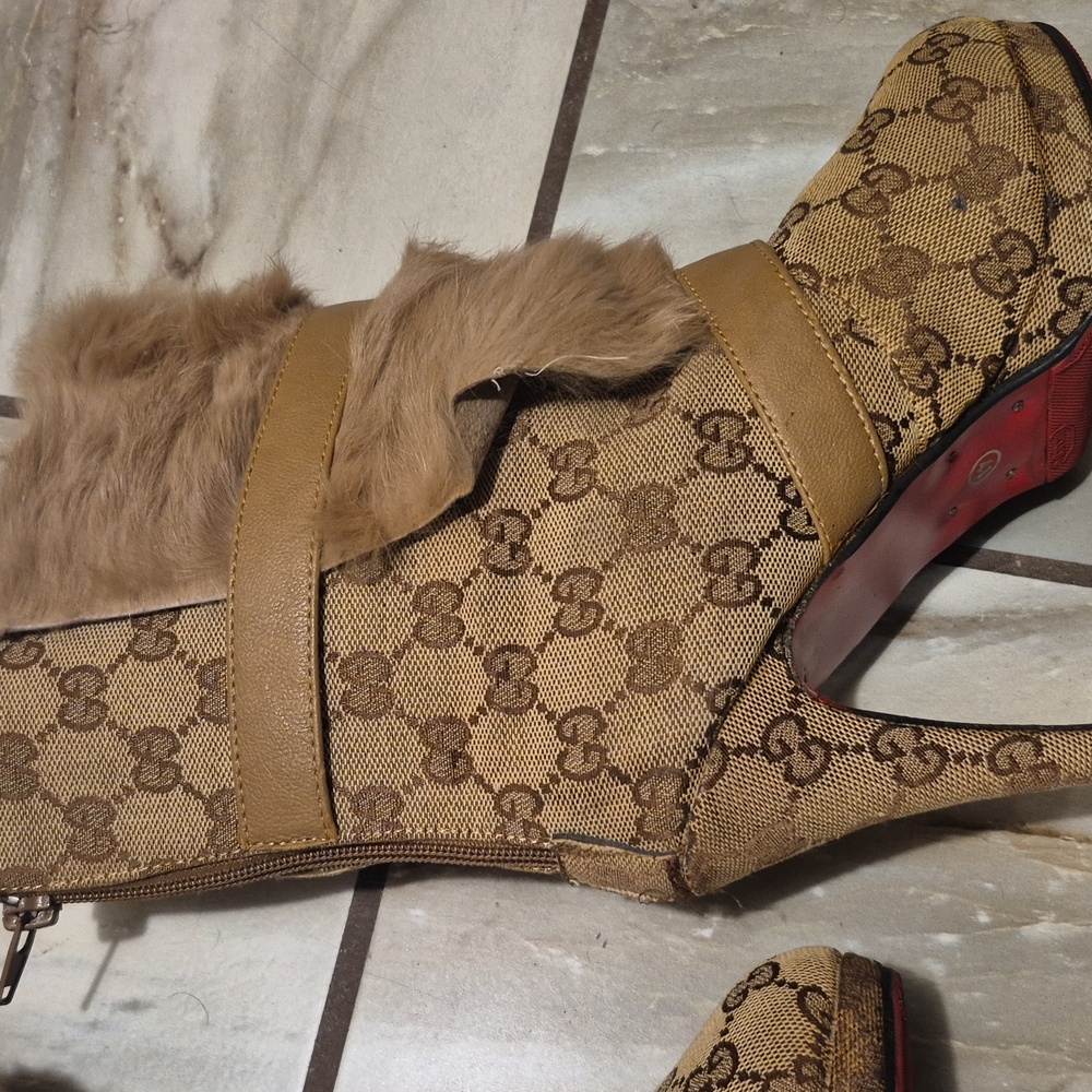 Logo Designer Inspired Fur Trim Heeled Boots - Picture 6 of 7